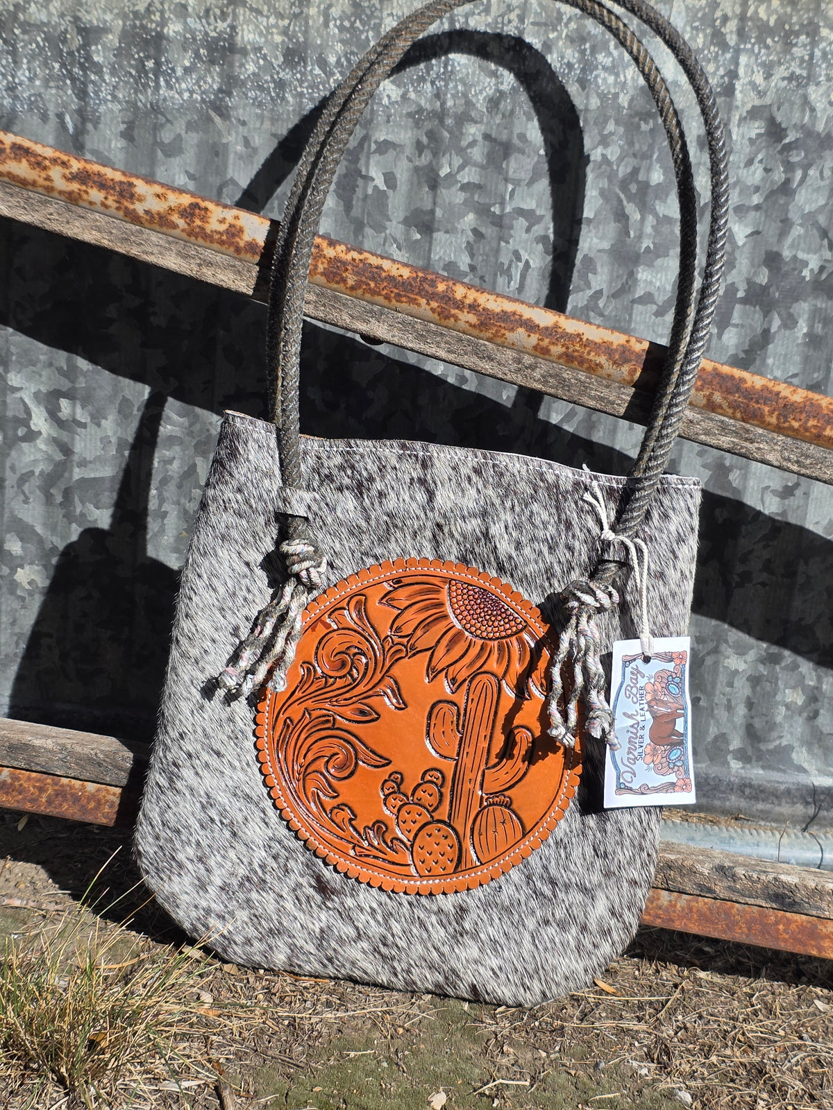 B/W Lariat Purse
